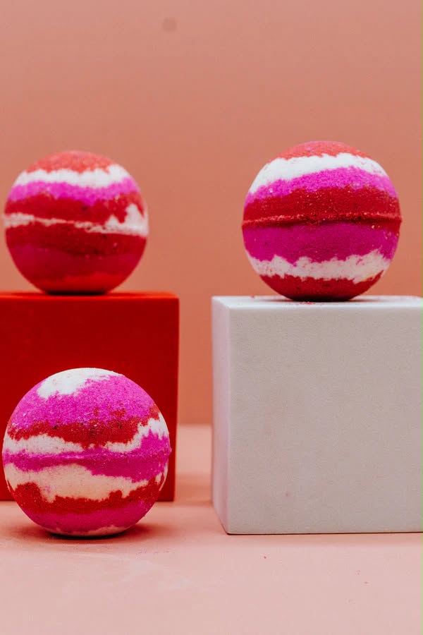 Strawberry & Cream Bath Bomb | Boutique Aroma